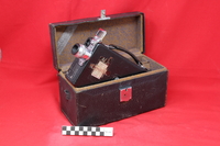 https://digital-grinnell.nyc3.digitaloceanspaces.com/GrinnellCollegePhysicsMuseum/Images/te_108_kodak_cine_modelK_withCase.JPG image/jpeg thumbnail